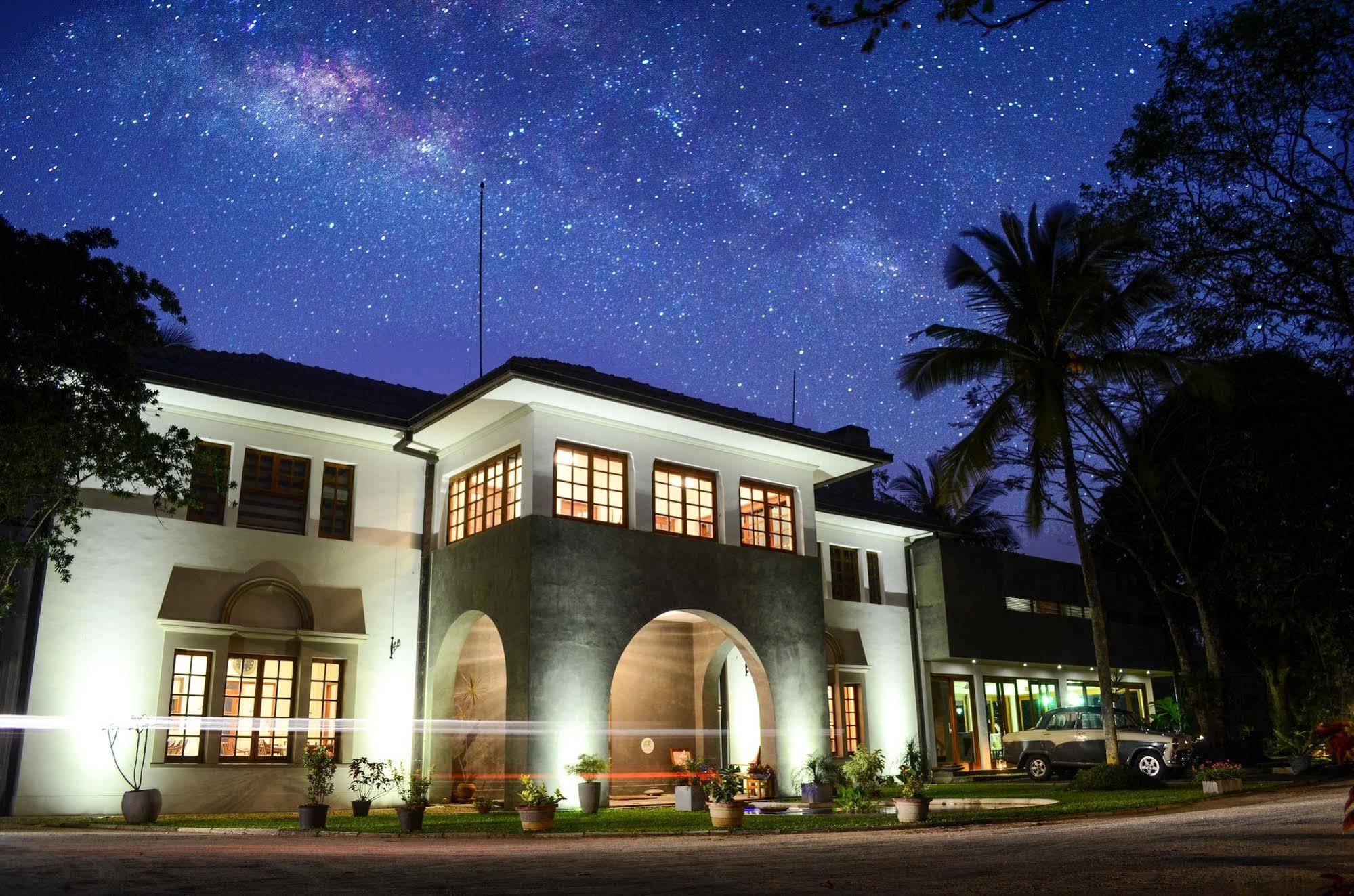 โรงแรมดิเอเลเฟ็นท์สเตเบิล แคนดี้ ภายนอก รูปภาพ